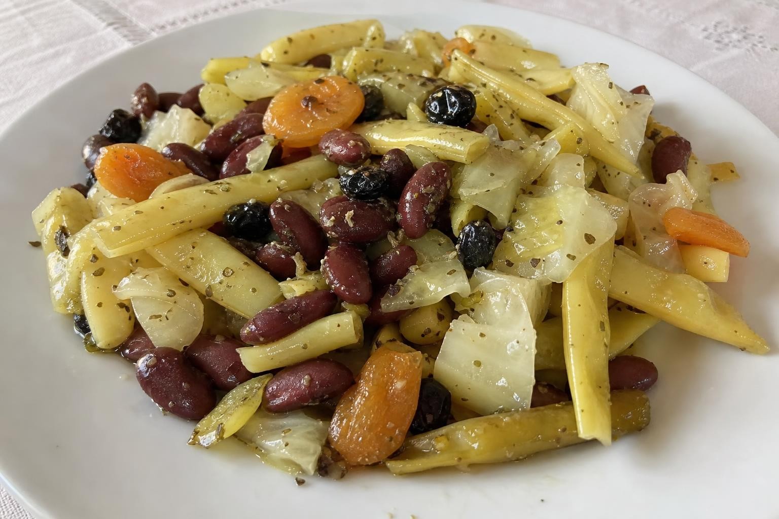 Fasolada Kritiki me Lahana kai Xerofruta